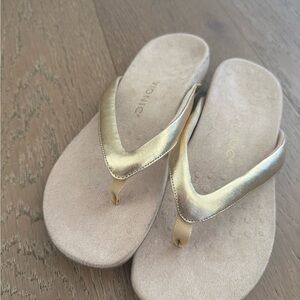 Vionic Women's Sandals in Gold and Cream